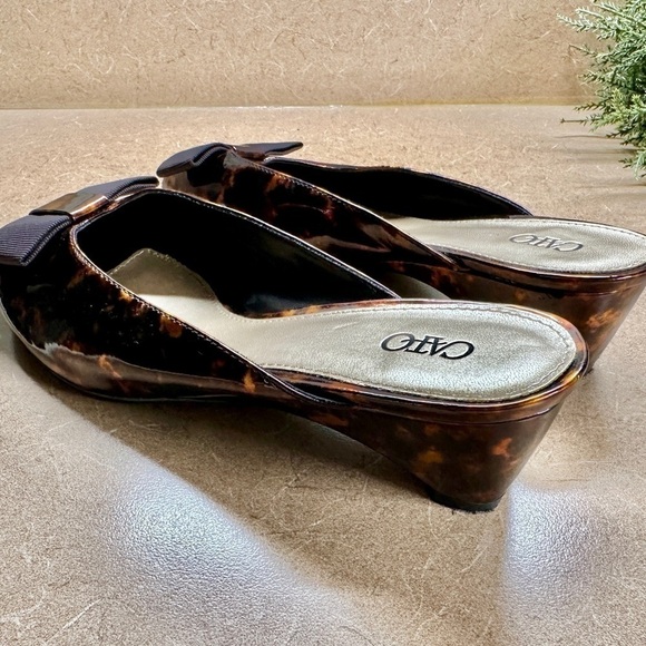 CATO, WOMENS SLIDE-ON, PEEP TOE HEELS. MAN-MADE PATENT LEATHER. SIZE 8W - Picture 6 of 10